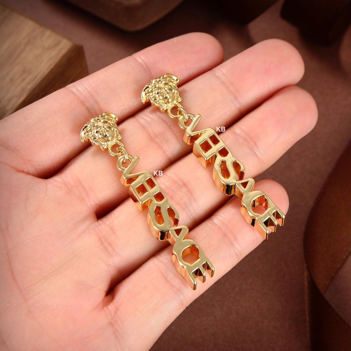 Amazing Medusa vsache drop earrings