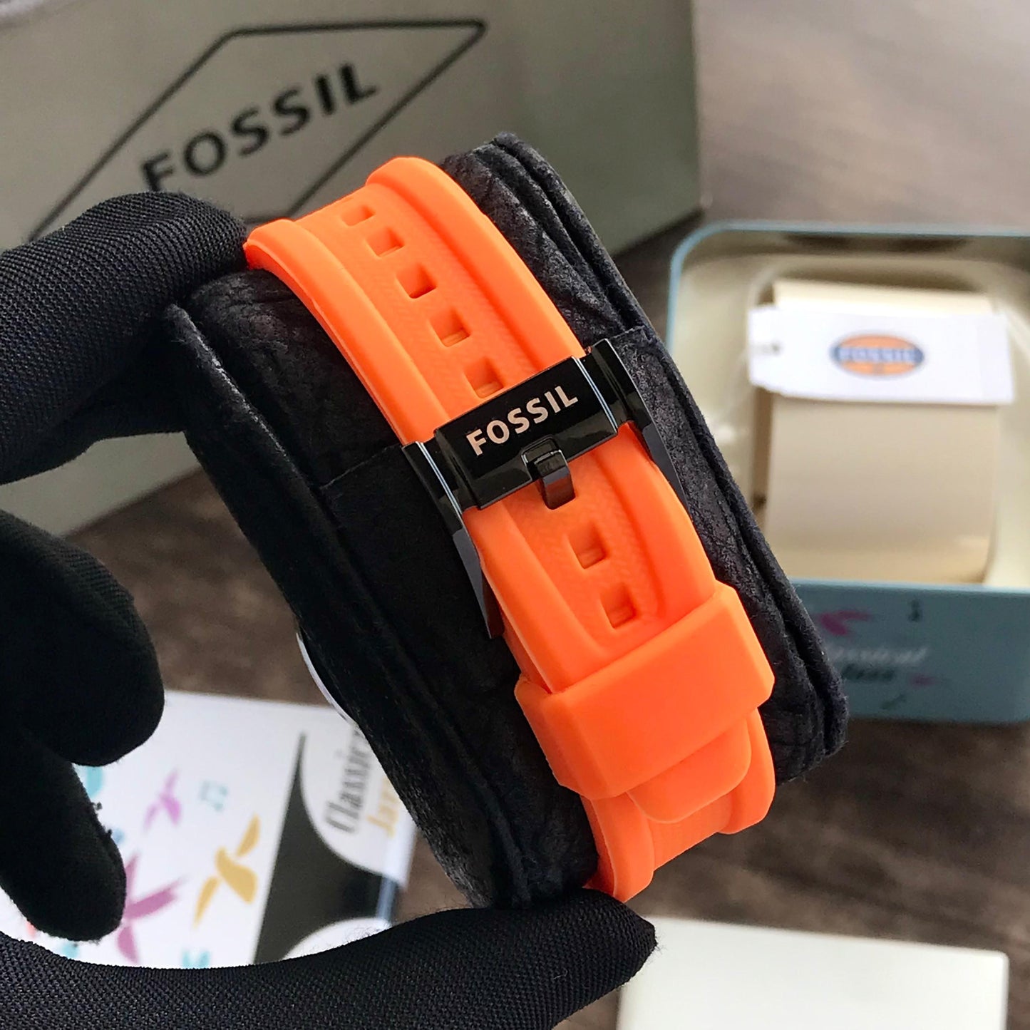 Fossil Dive timepiece is expertly crafted with a brown LiteHide leather strap