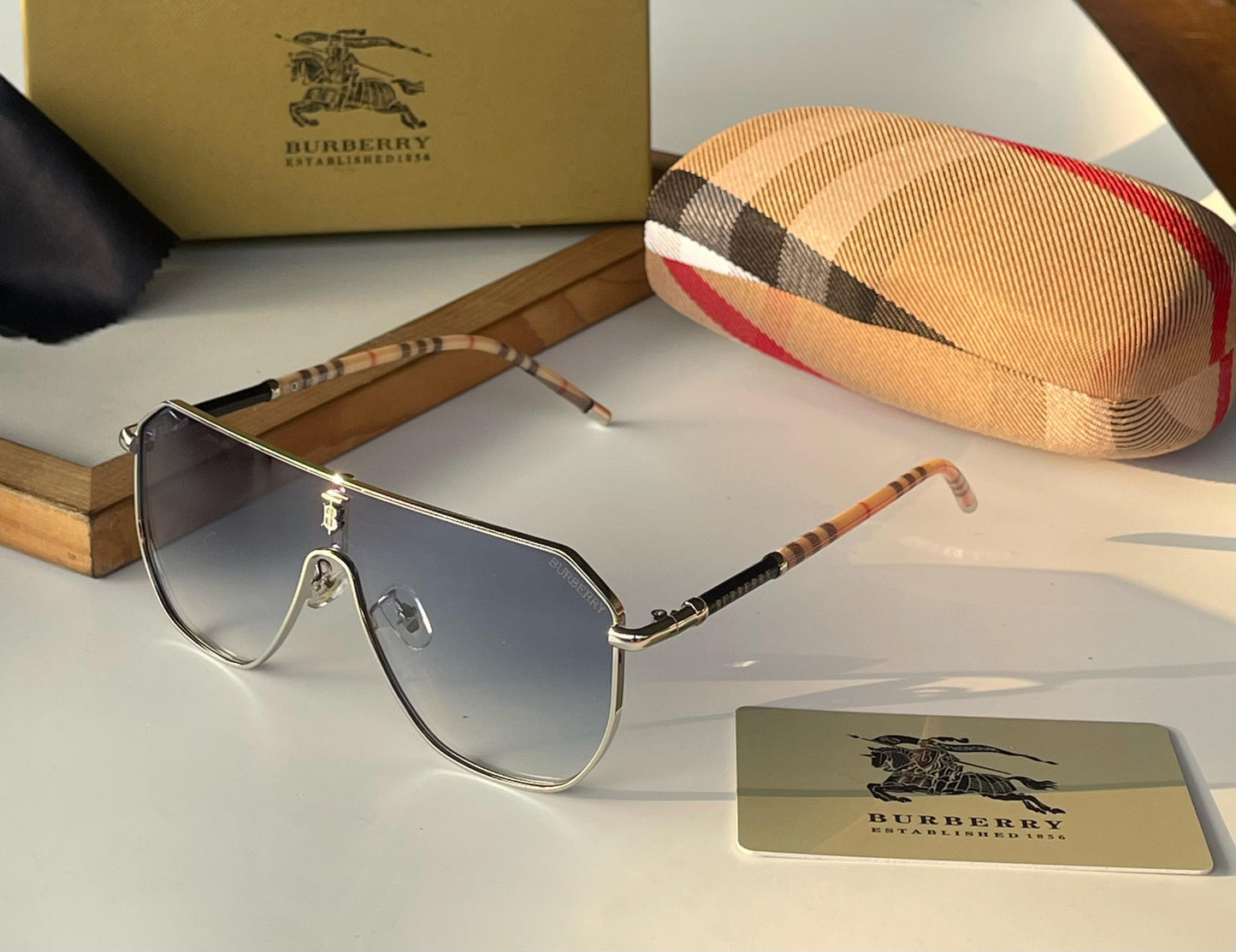 Burberry Unisex sunglasses
