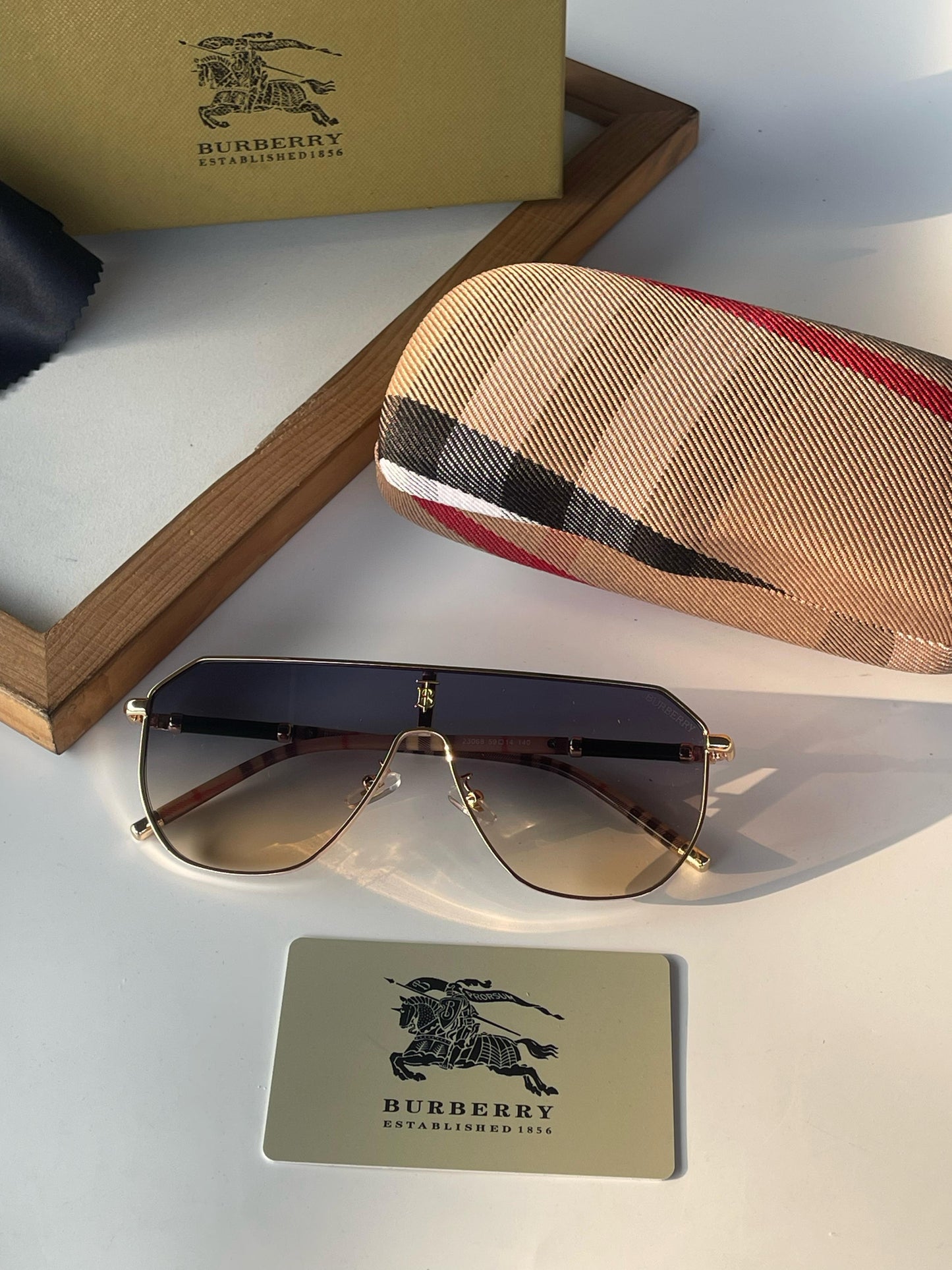 Burberry Unisex sunglasses