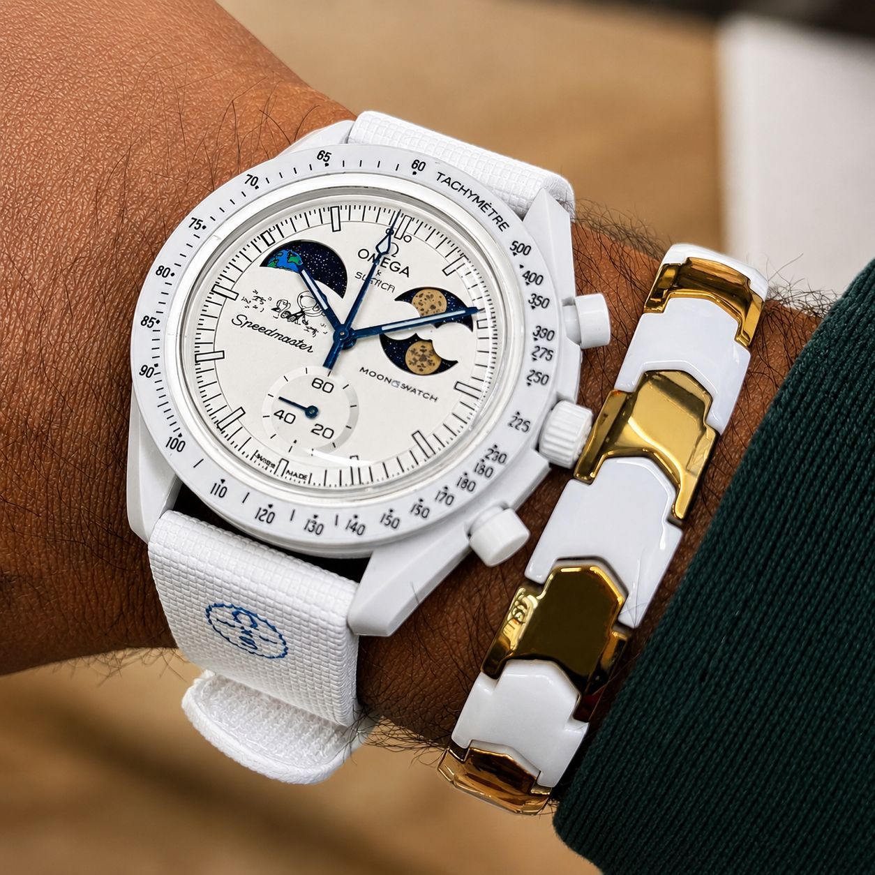 Omega X swatch moonswatch snoopy edtion