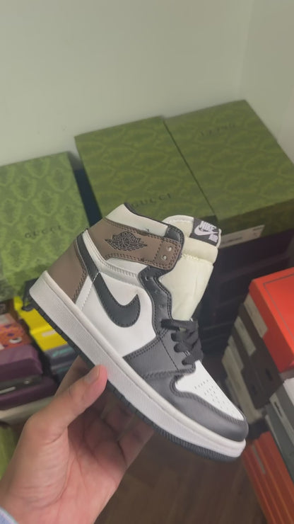 NIKE AIR JORDAN 1