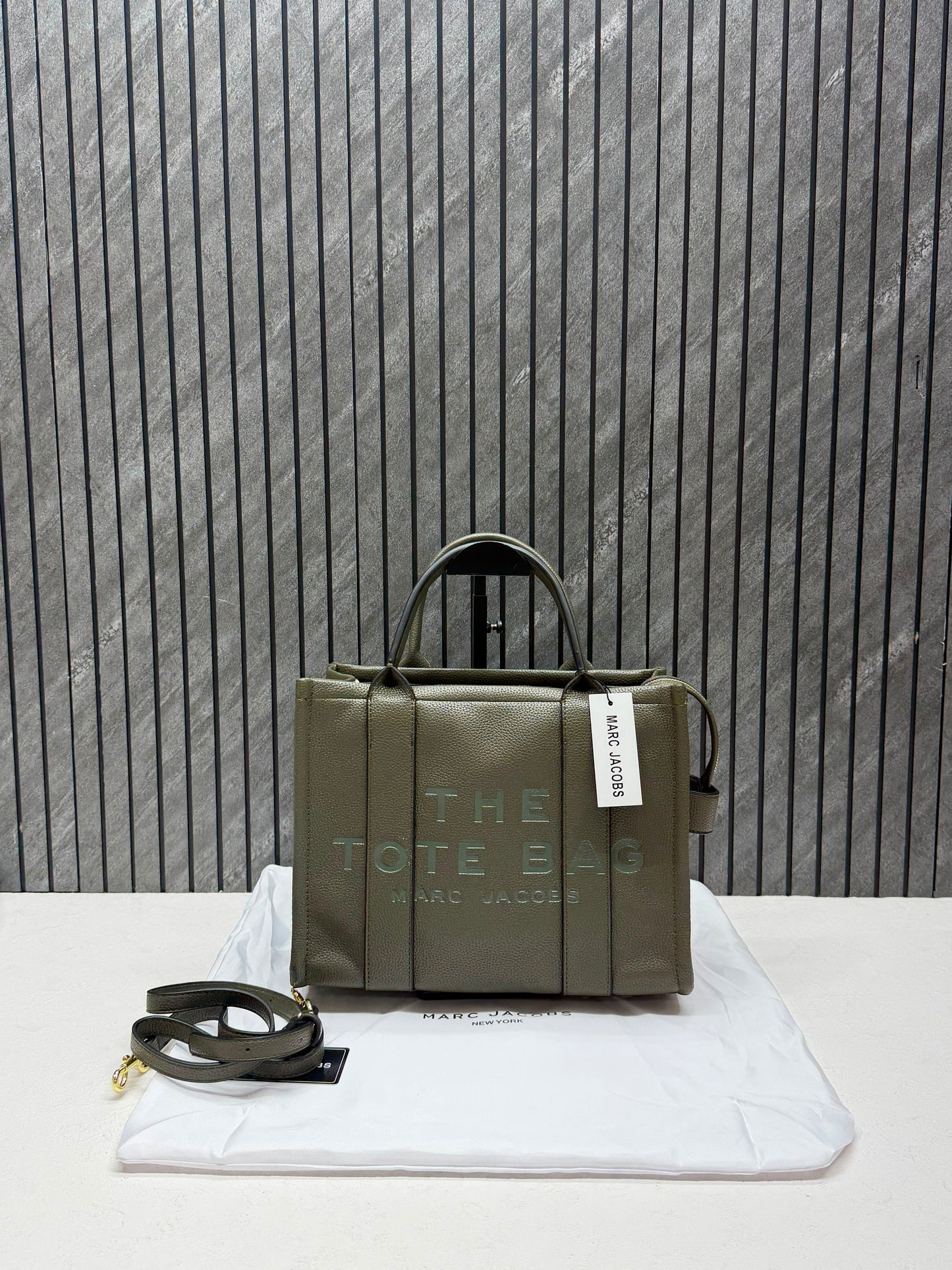MARC JACOBS THE TOTE BAG