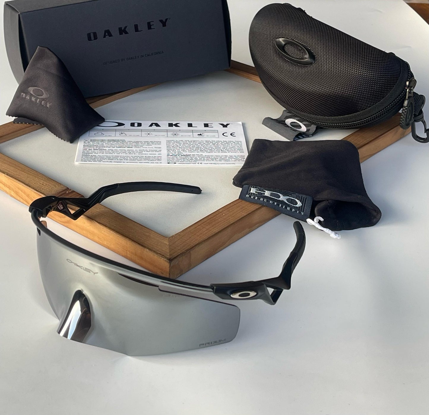 Oakley Unisex sunglasses