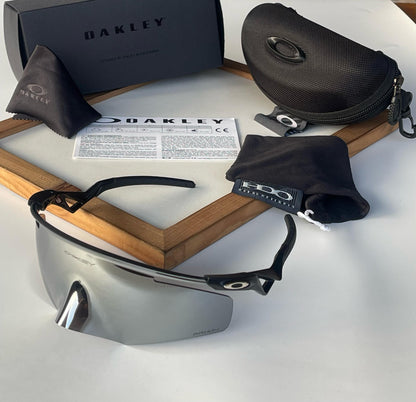 Oakley Unisex sunglasses