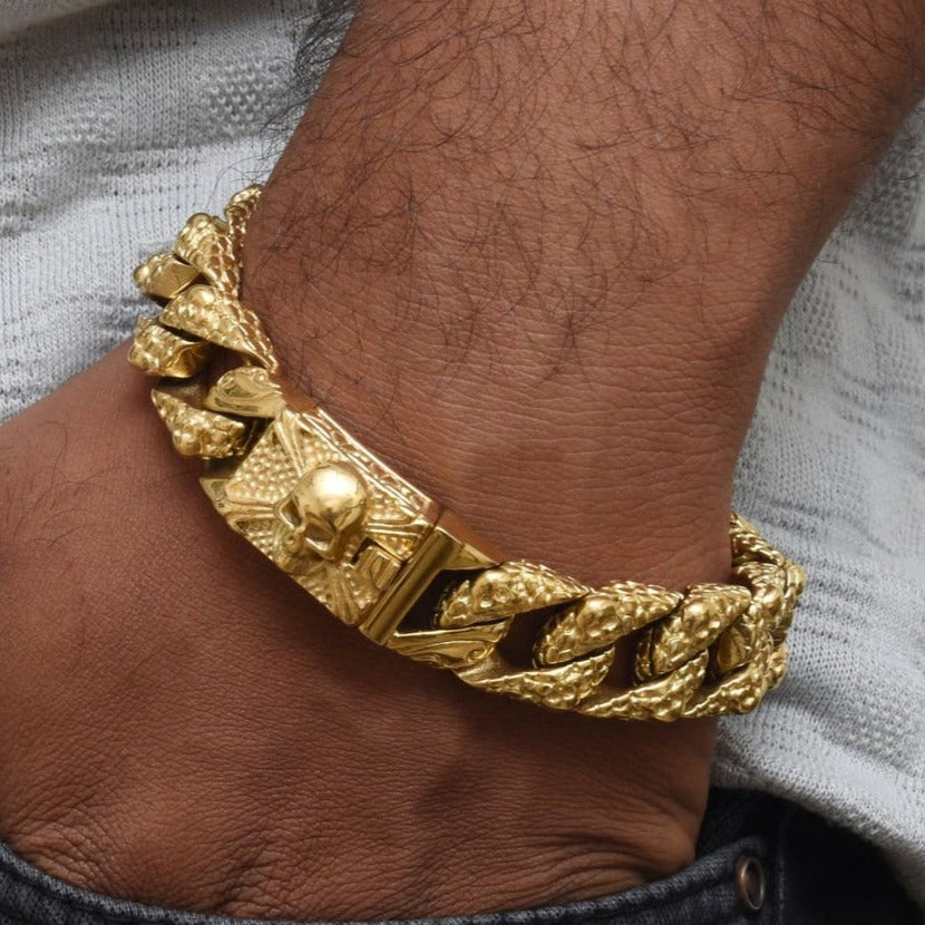 Skull Stunning Design Superior Quality Golden Color Bracelet for Men - Style B952
